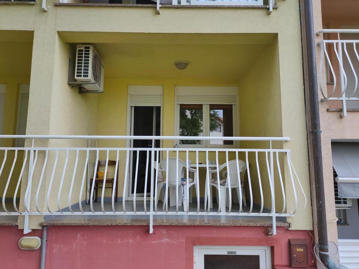 Ferienwohnung Apartman Bela Pula Exterior foto