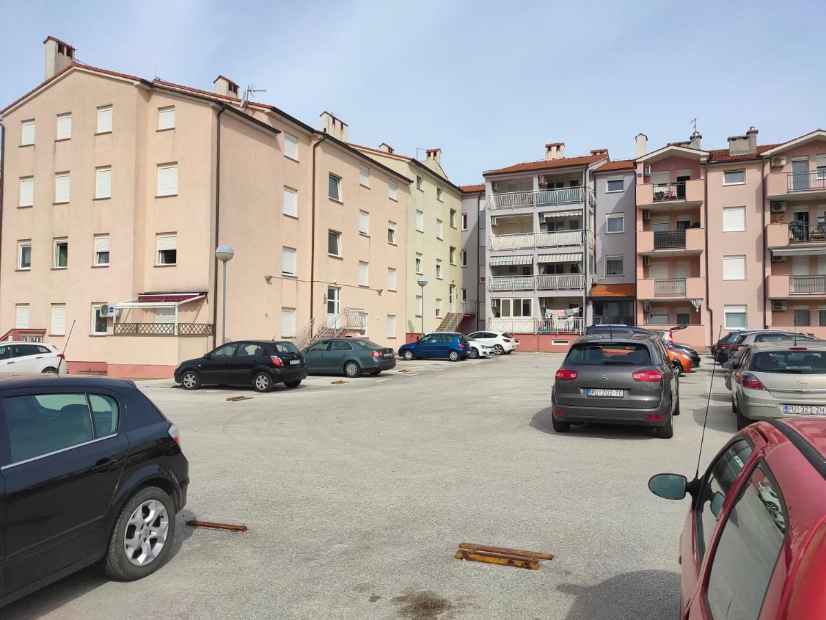 Ferienwohnung Apartman Bela Pula Exterior foto