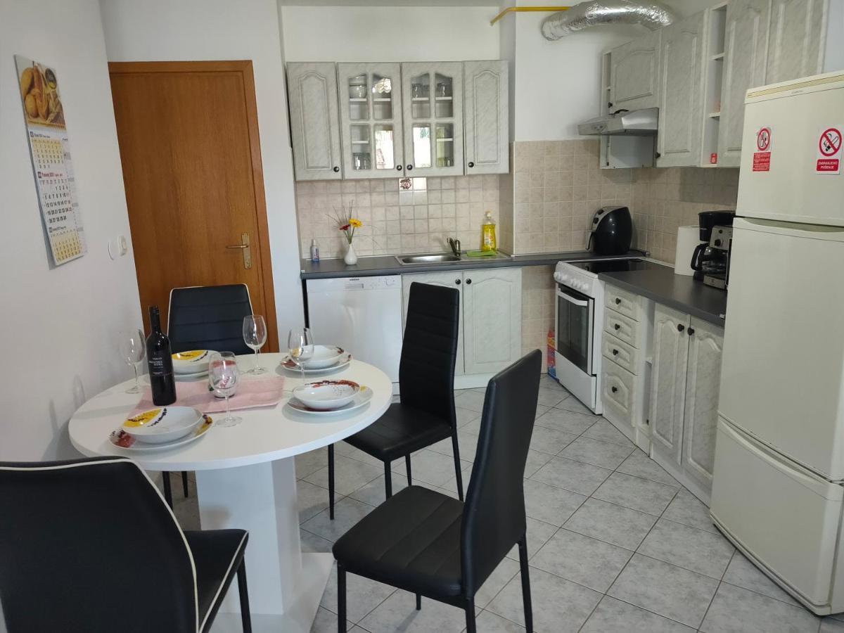 Ferienwohnung Apartman Bela Pula Exterior foto